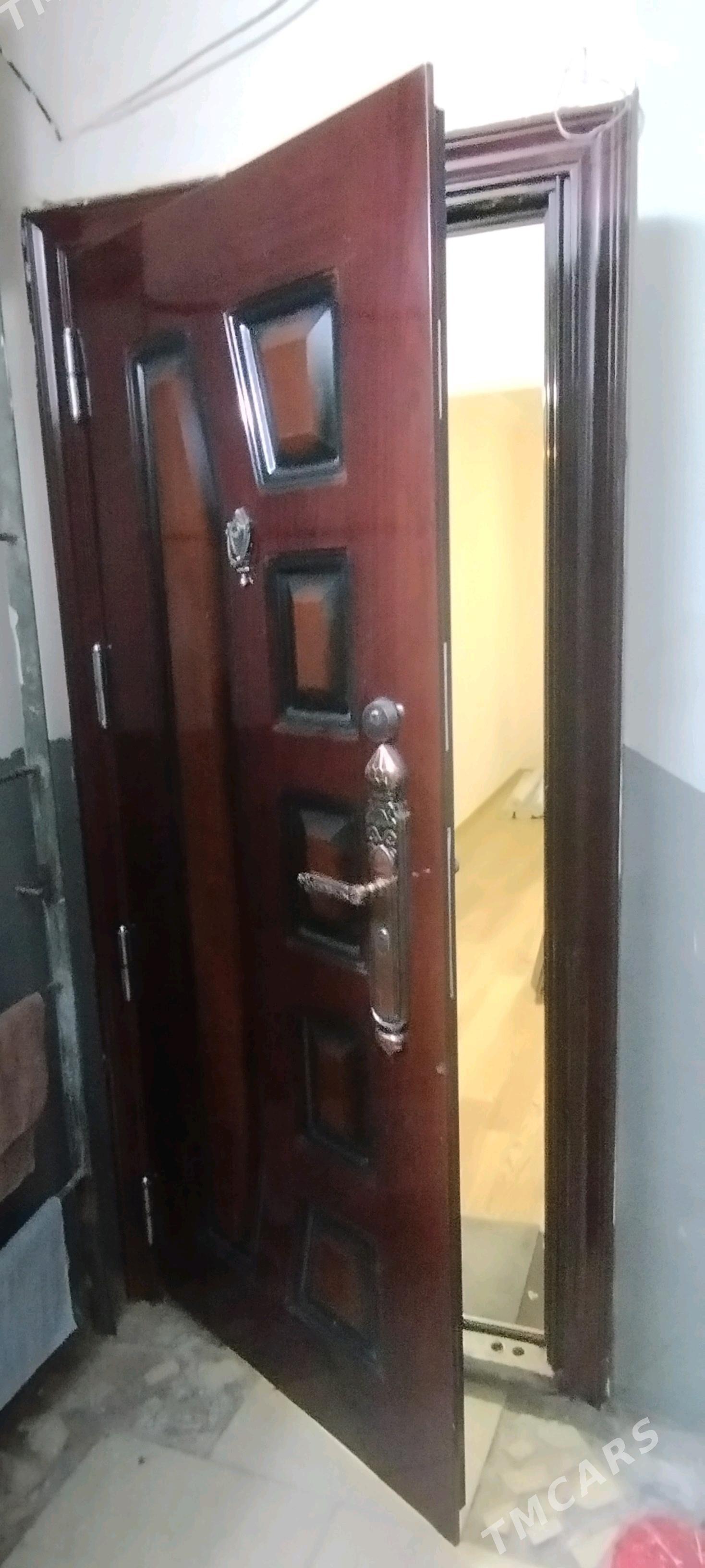 DAŞKY  GAPY   ДВЕРЬ - Aşgabat - img 5