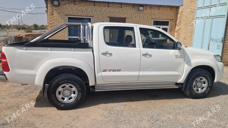 Toyota Hilux 2013 - 320 000 TMT - Halaç - img 5
