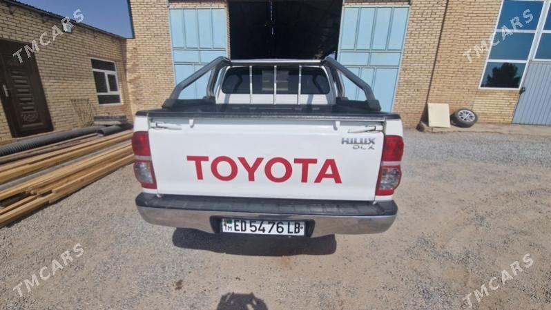 Toyota Hilux 2013 - 320 000 TMT - Halaç - img 4