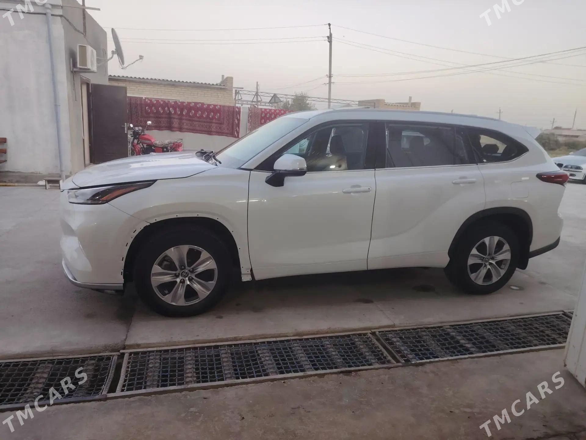 Toyota Highlander 2022 - 550 000 TMT - Ýolöten - img 6