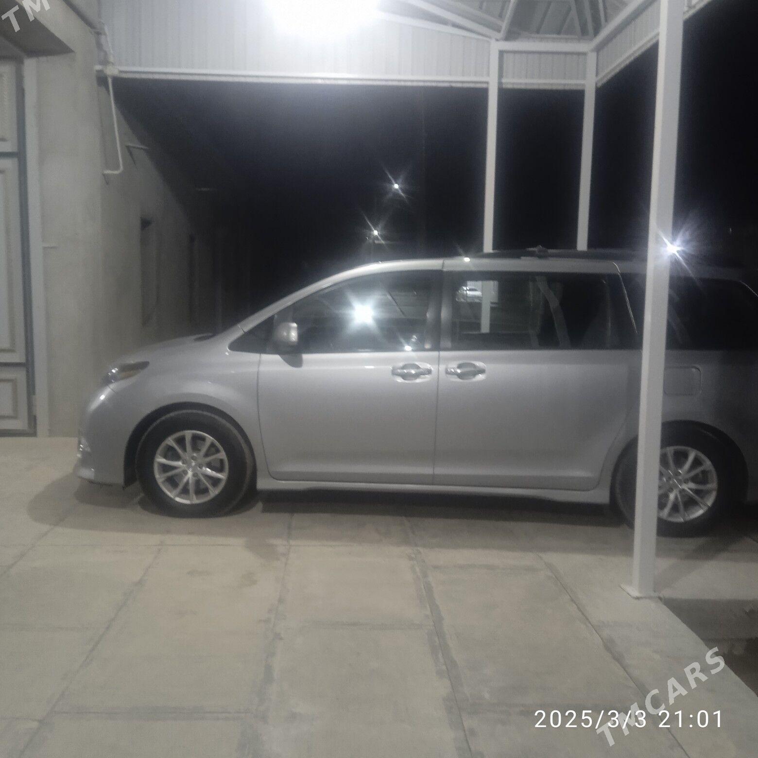 Toyota Sienna 2017 - 460 000 TMT - Туркменабат - img 2