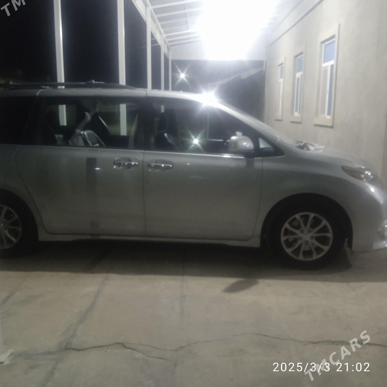 Toyota Sienna 2017 - 460 000 TMT - Туркменабат - img 3