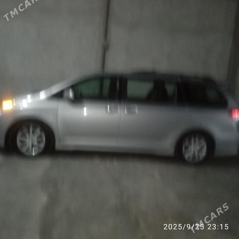 Toyota Sienna 2017 - 460 000 TMT - Туркменабат - img 5