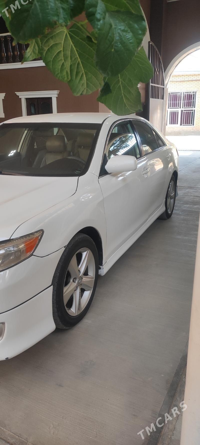 Toyota Camry 2011 - 178 000 TMT - Мары - img 2