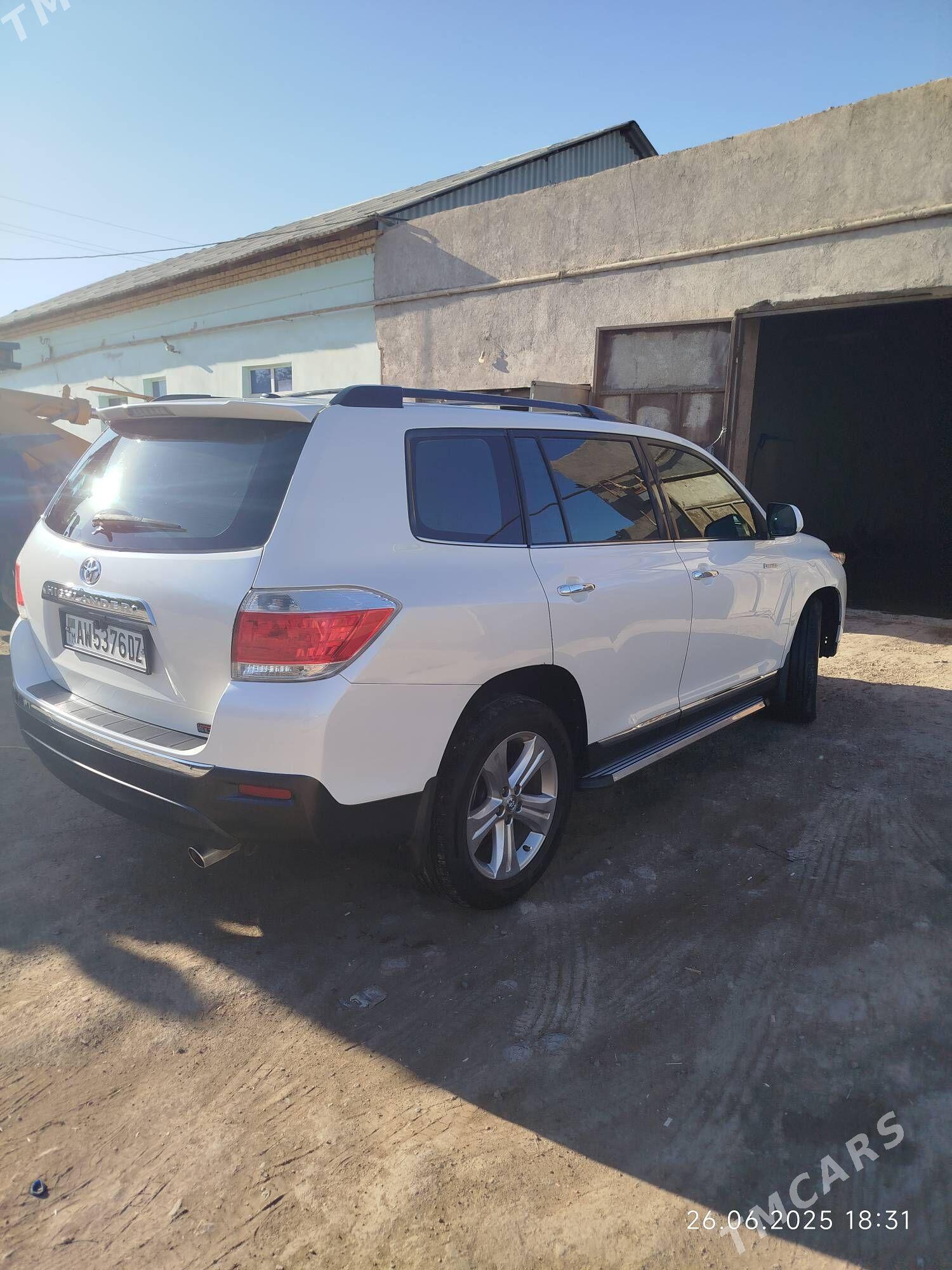Toyota Highlander 2011 - 360 000 TMT - Кёнеургенч - img 6