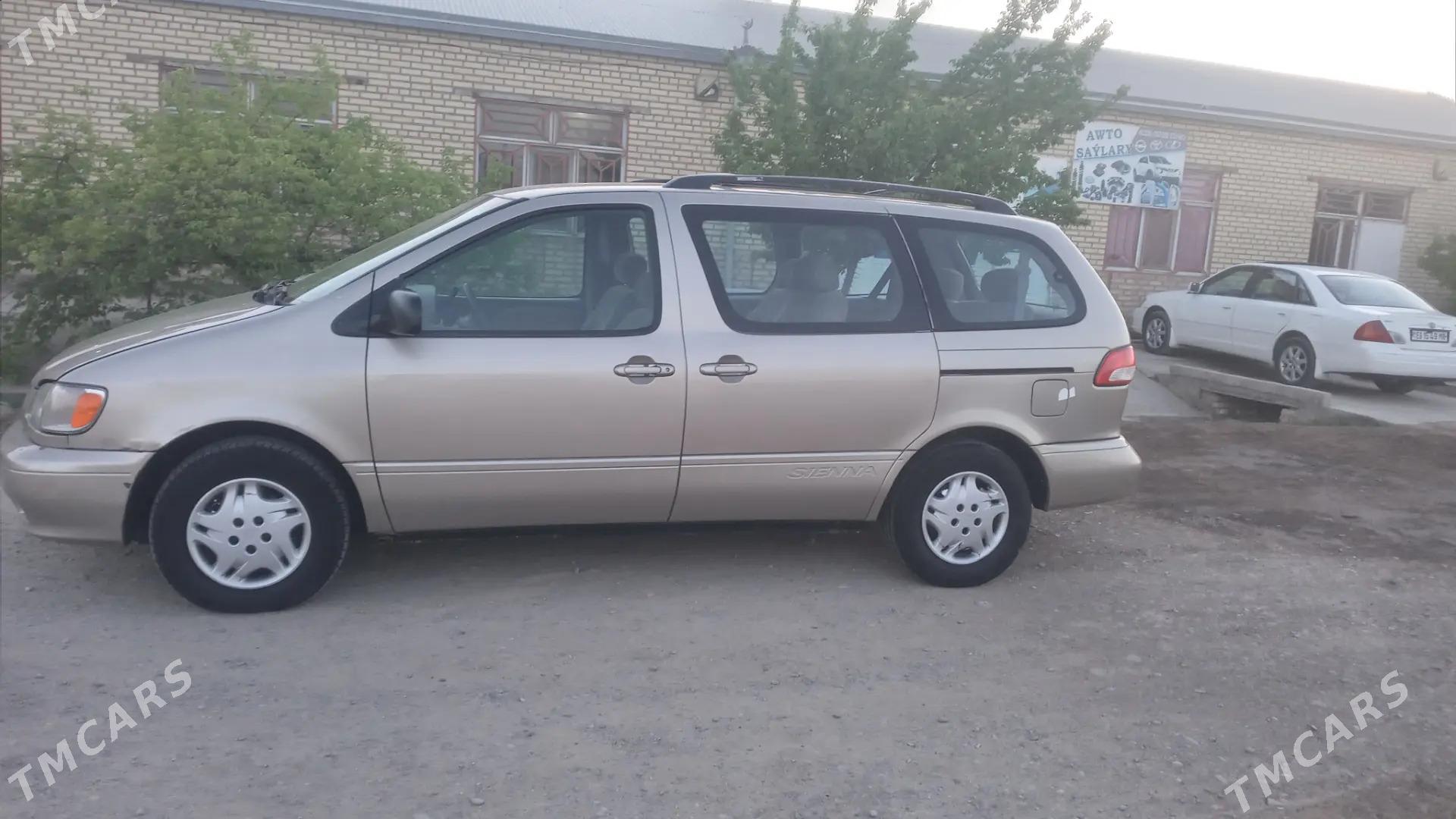 Toyota Sienna 2002 - 155 000 TMT - Мары - img 3