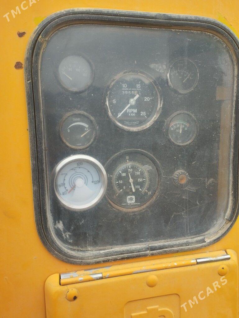 Caterpillar Dozer 2002 - 170 000 TMT - Türkmenbaşy - img 5