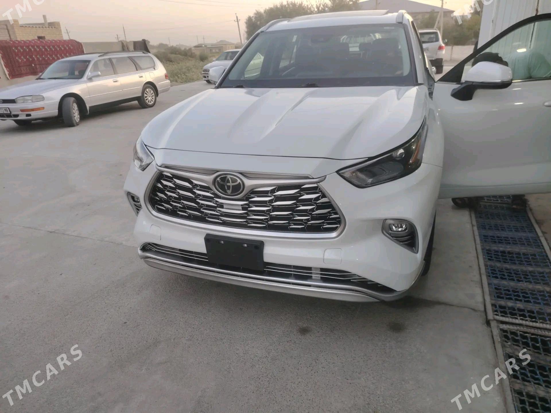 Toyota Highlander 2022 - 530 000 TMT - Ашхабад - img 4