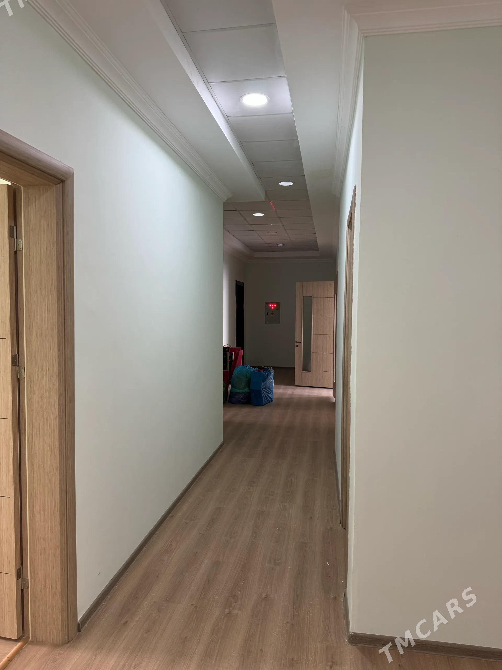 Срочно 14 этап 8эт 5ком 240м² - 14-nji tapgyr (Sowhozny köç) - img 2