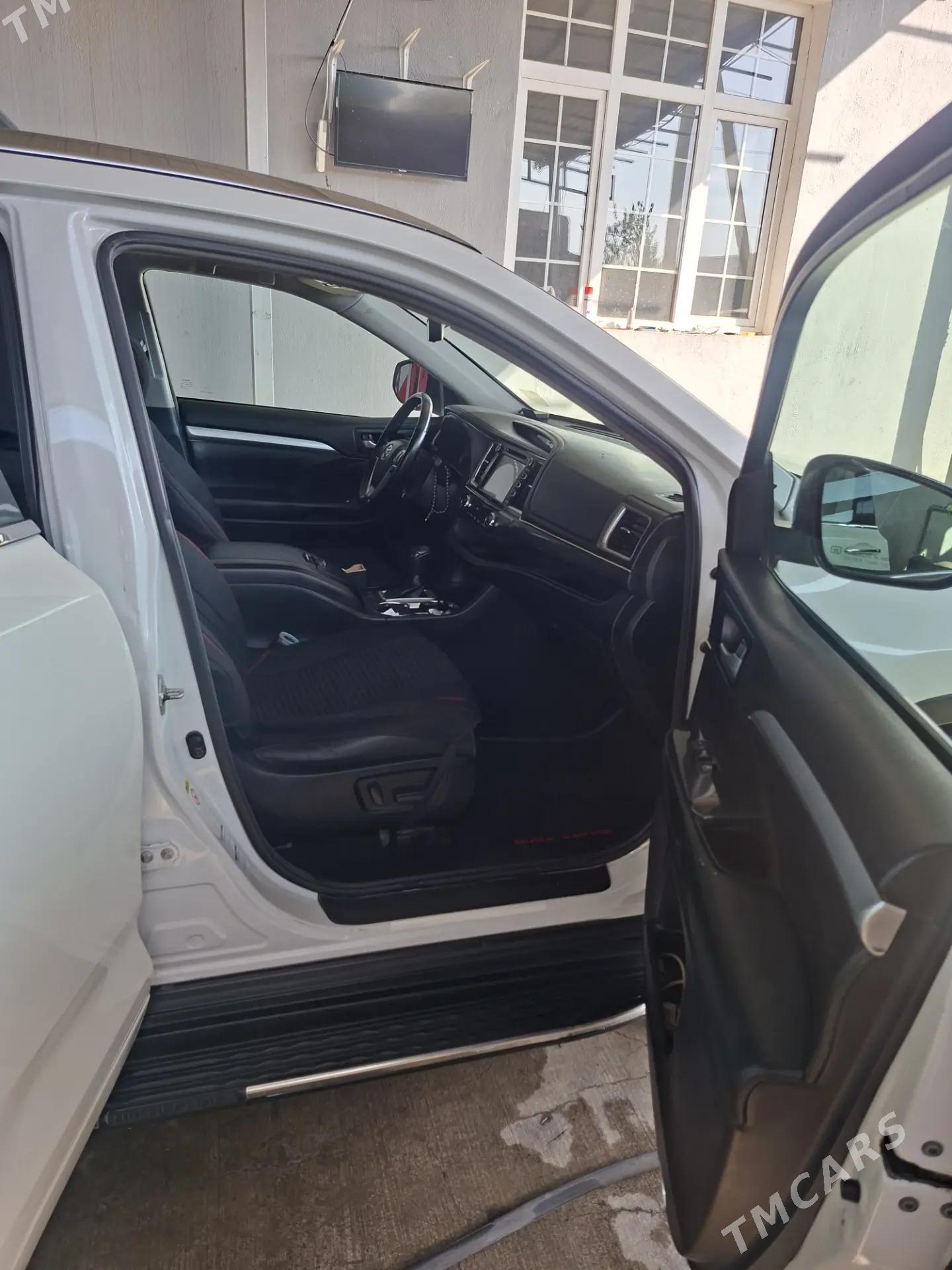 Toyota Highlander 2017 - 450 000 TMT - Çoganly - img 3