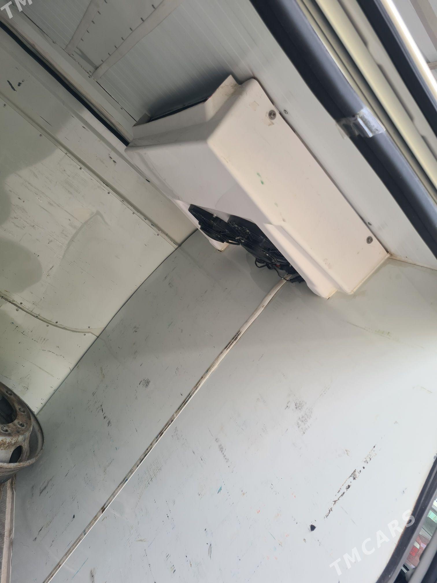Toyota Hiace 2022 - 530 000 TMT - Parahat 2 - img 3