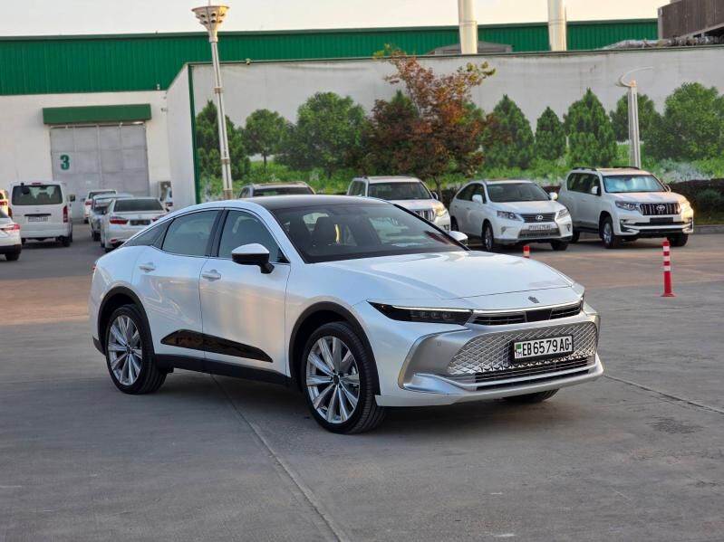 Toyota Crown 2023 - 800 000 TMT - 11 мкр - img 2