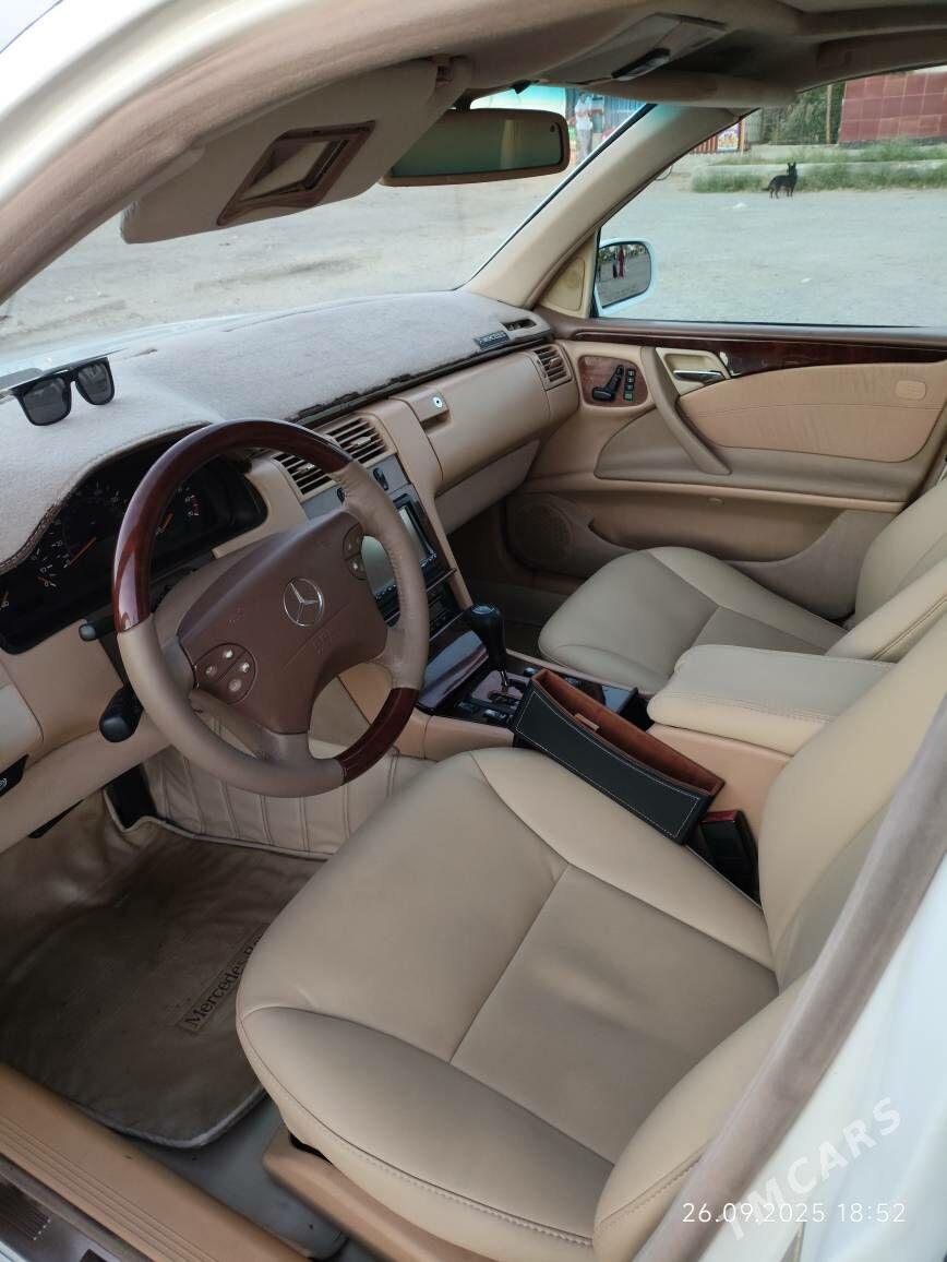 Mercedes-Benz E320 2000 - 120 000 TMT - Байрамали - img 6