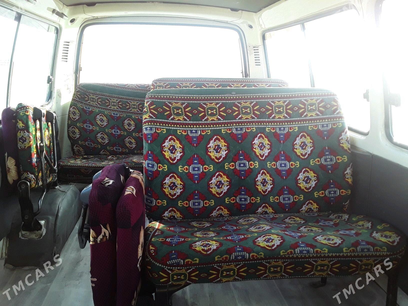 Toyota Hiace 2004 - 129 000 TMT - Саят - img 4
