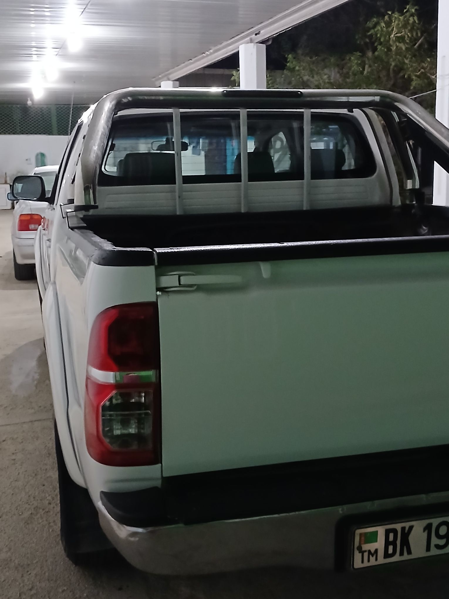 Toyota Hilux 2010 - 270 000 TMT - Джебел - img 3