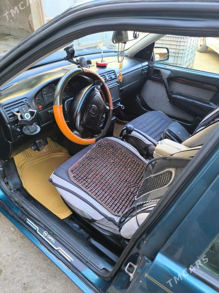 Opel Vectra 1994 - 50 000 TMT - Гурбансолтан Едже - img 5
