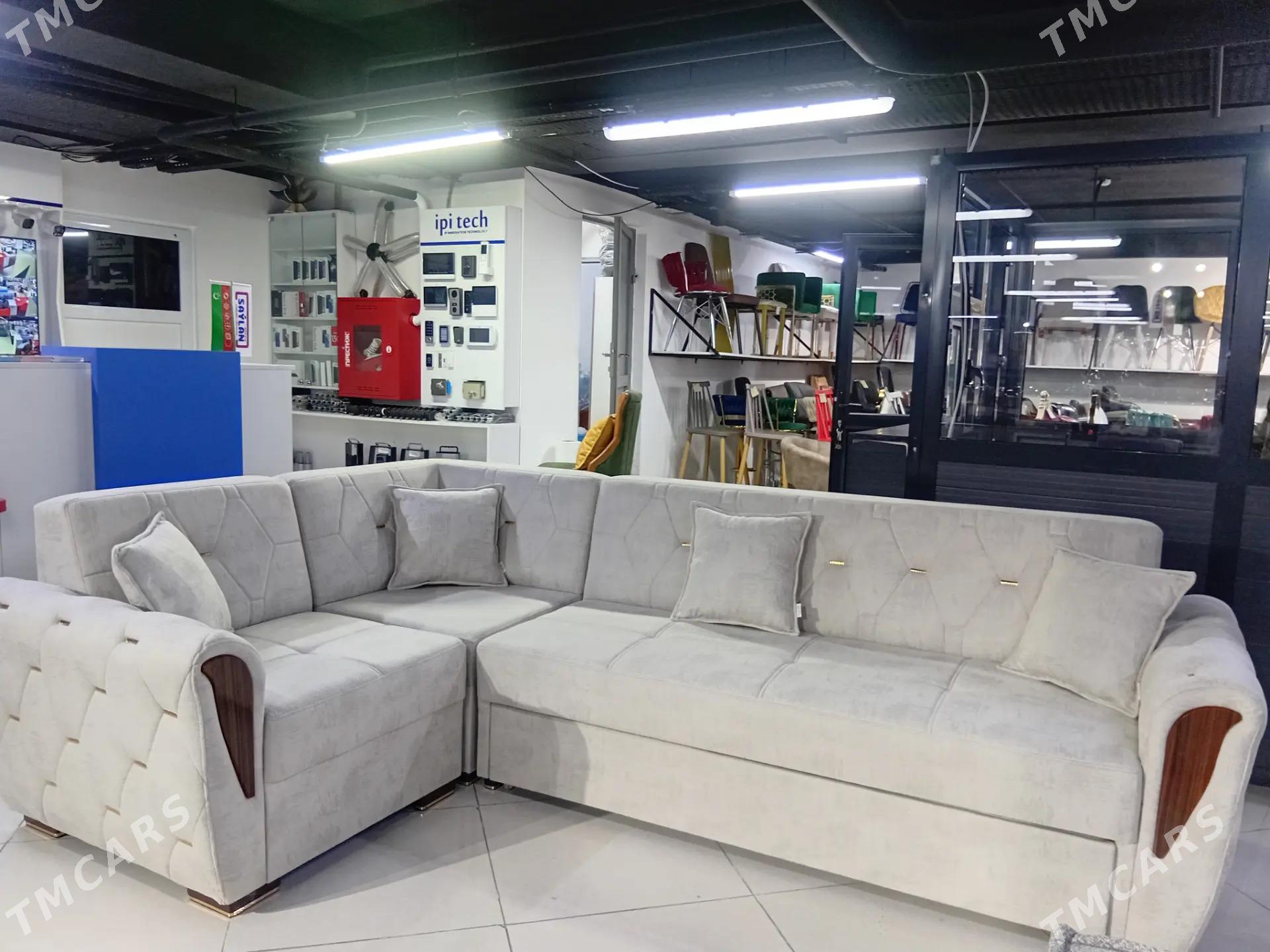 Срочно продаётся диван уголок - Büzmeýin - img 1