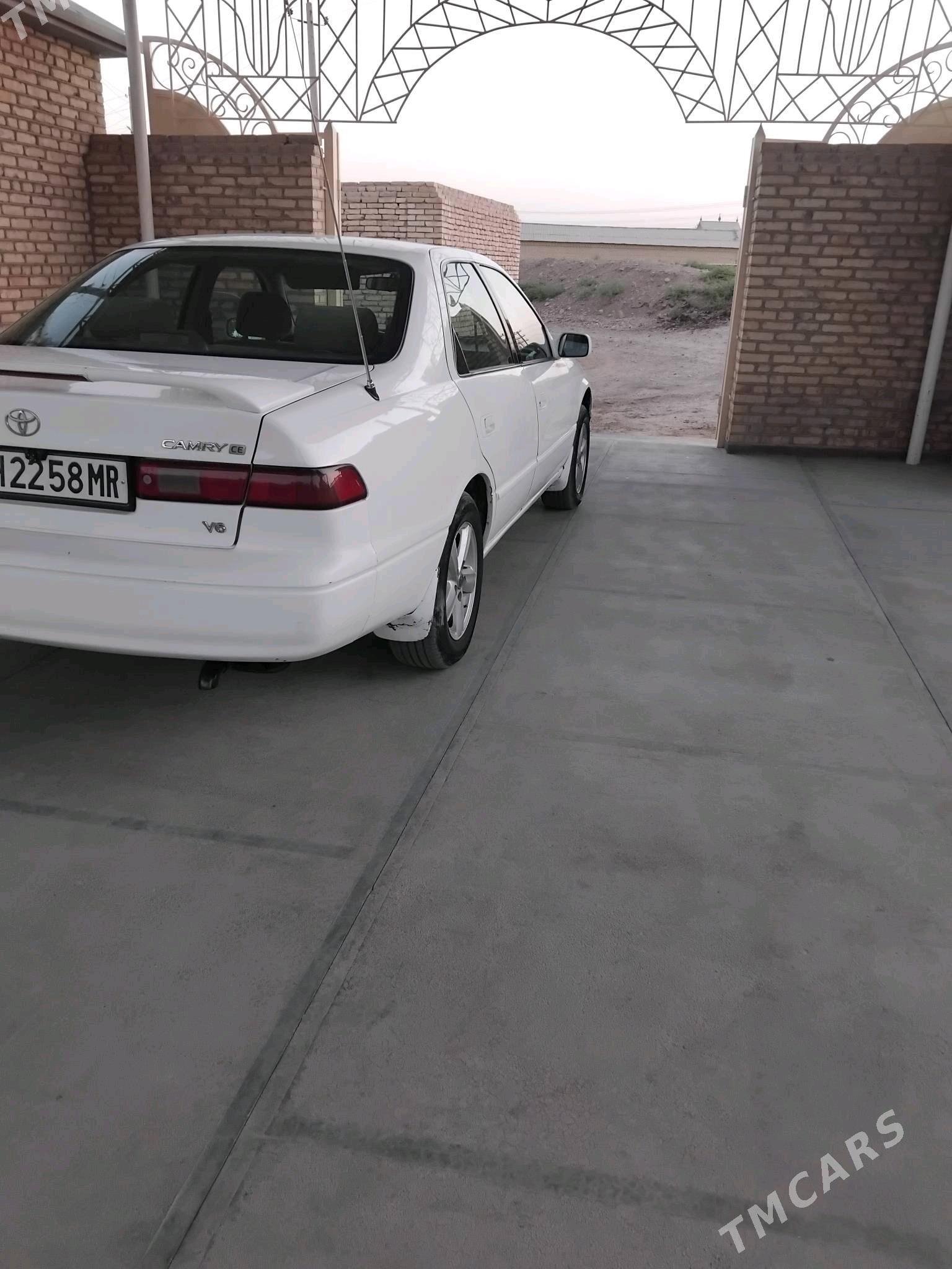 Toyota Camry 1998 - 120 000 TMT - Мары - img 3