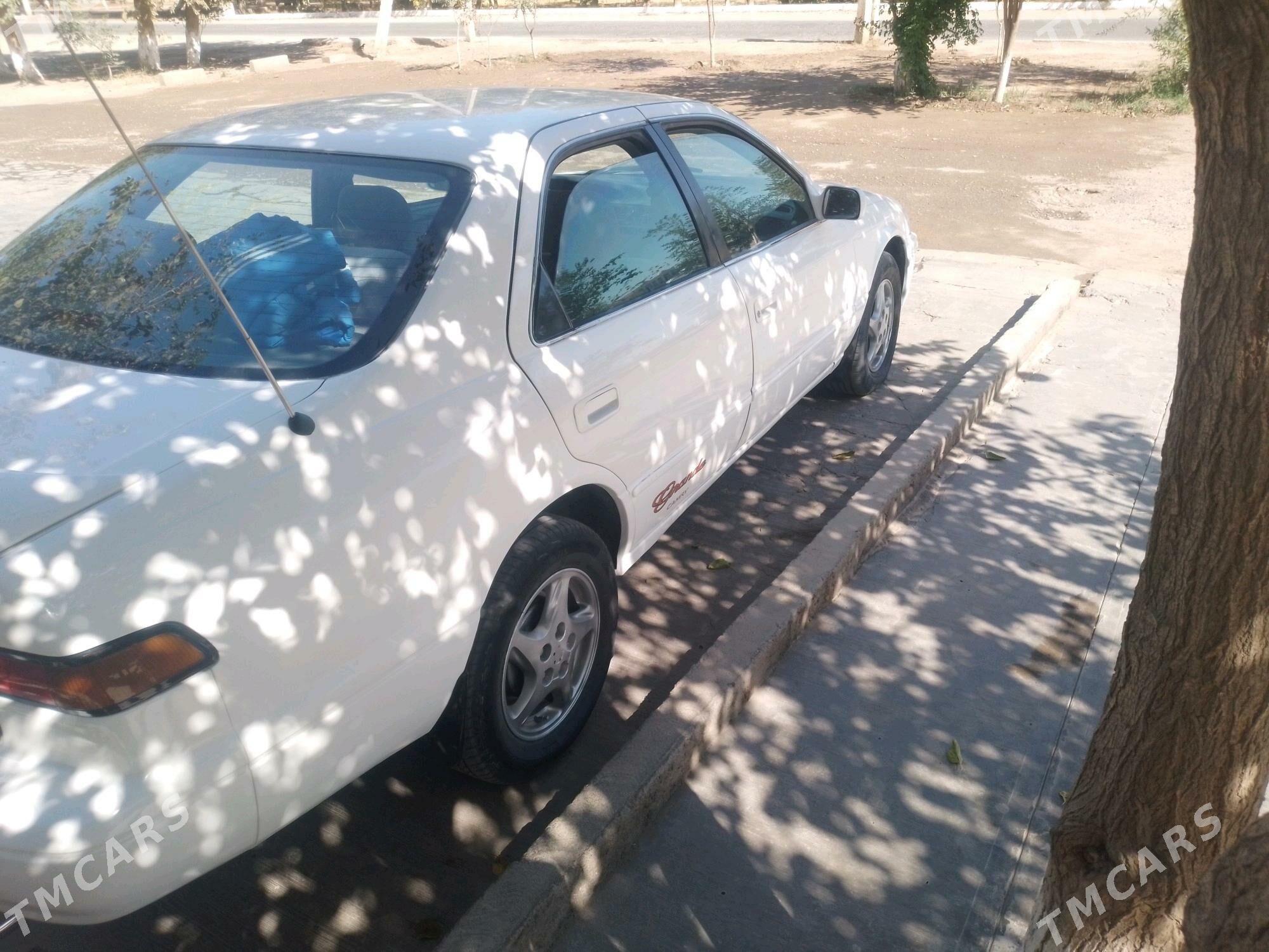 Toyota Camry 1998 - 120 000 TMT - Halaç - img 4