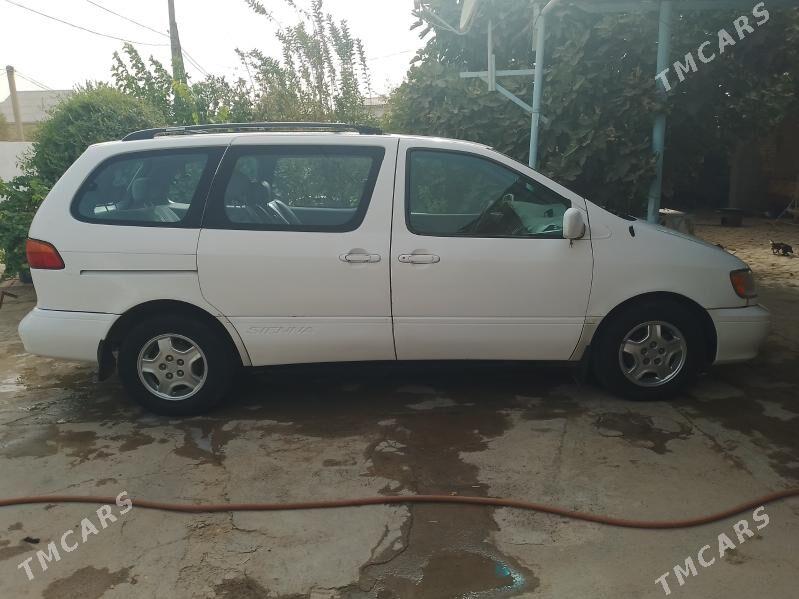 Toyota Sienna 2000 - 140 000 TMT - Байрамали - img 2