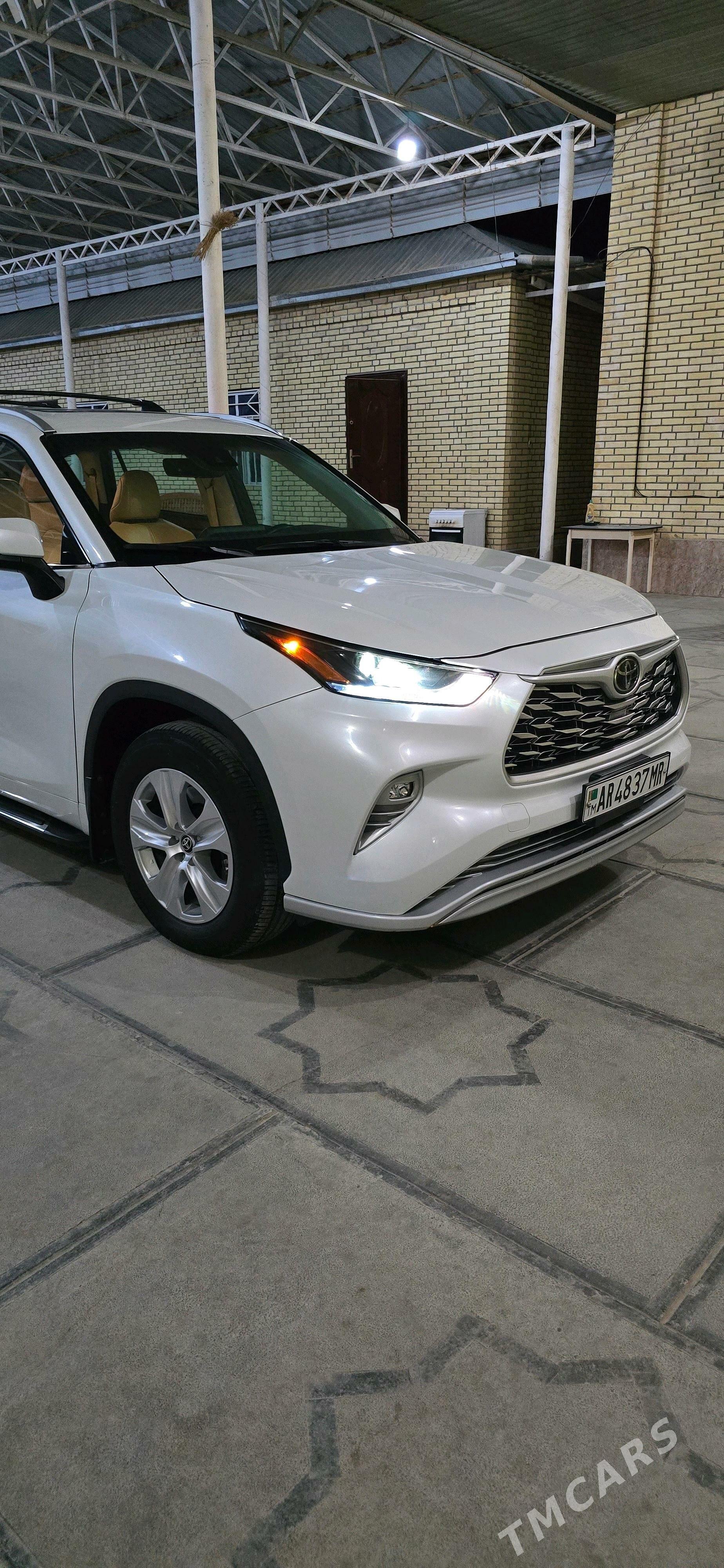 Toyota Highlander 2022 - 520 000 TMT - Мары - img 5