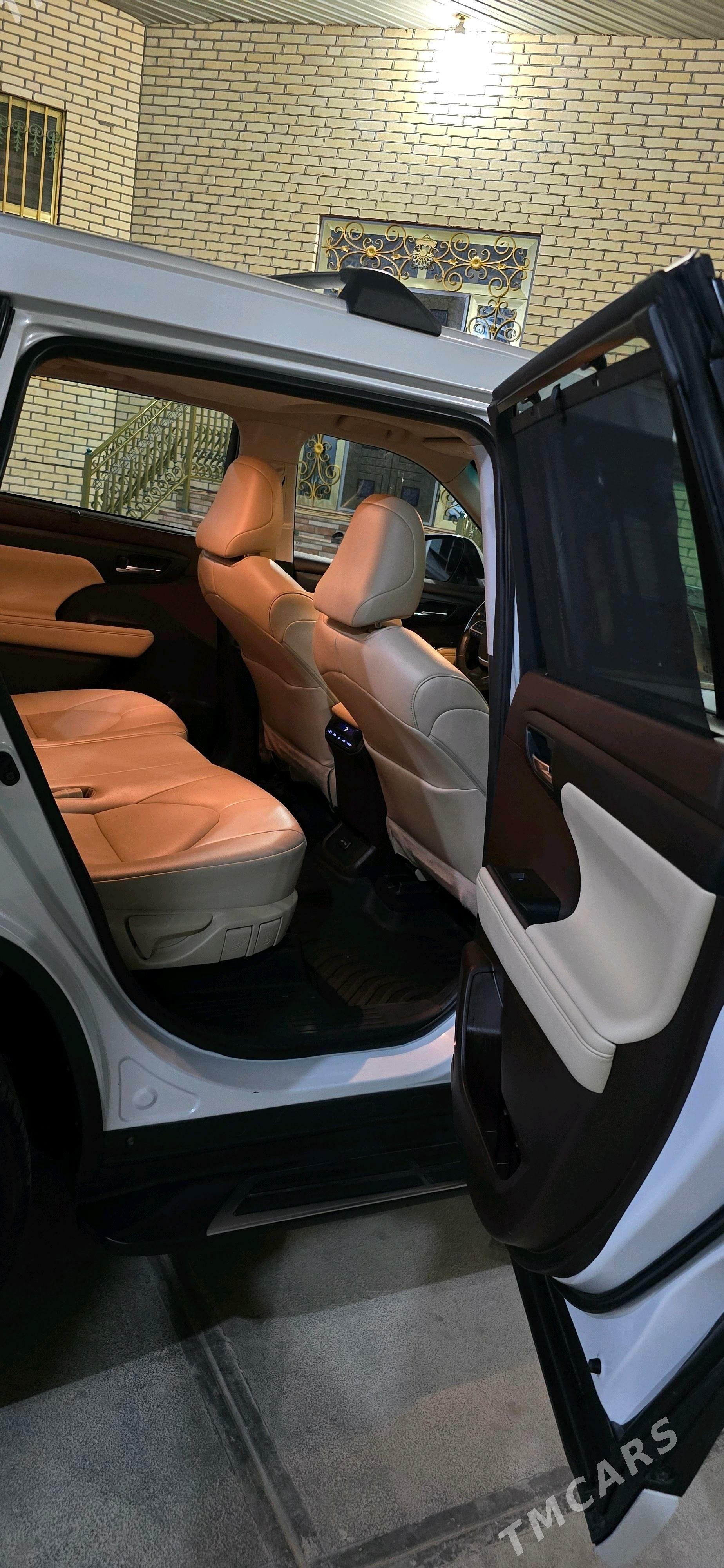 Toyota Highlander 2022 - 520 000 TMT - Мары - img 7