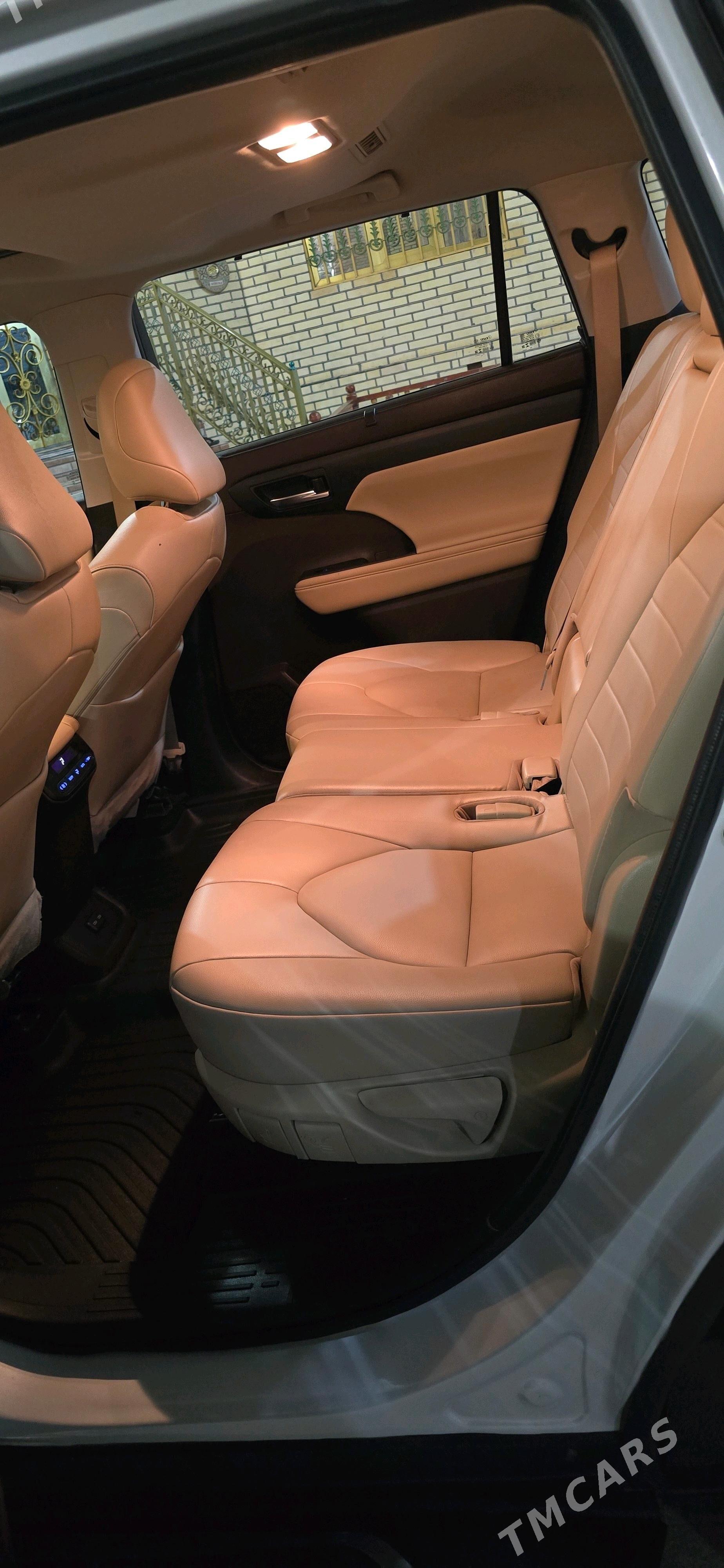 Toyota Highlander 2022 - 520 000 TMT - Мары - img 9