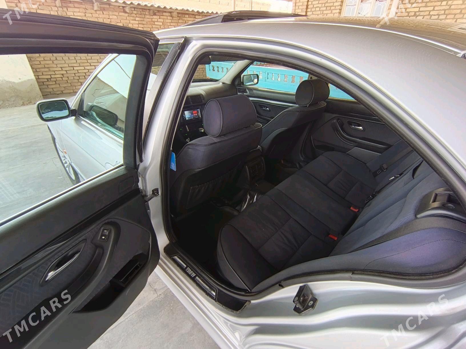 BMW E39 2002 - 105 000 TMT - Мары - img 3