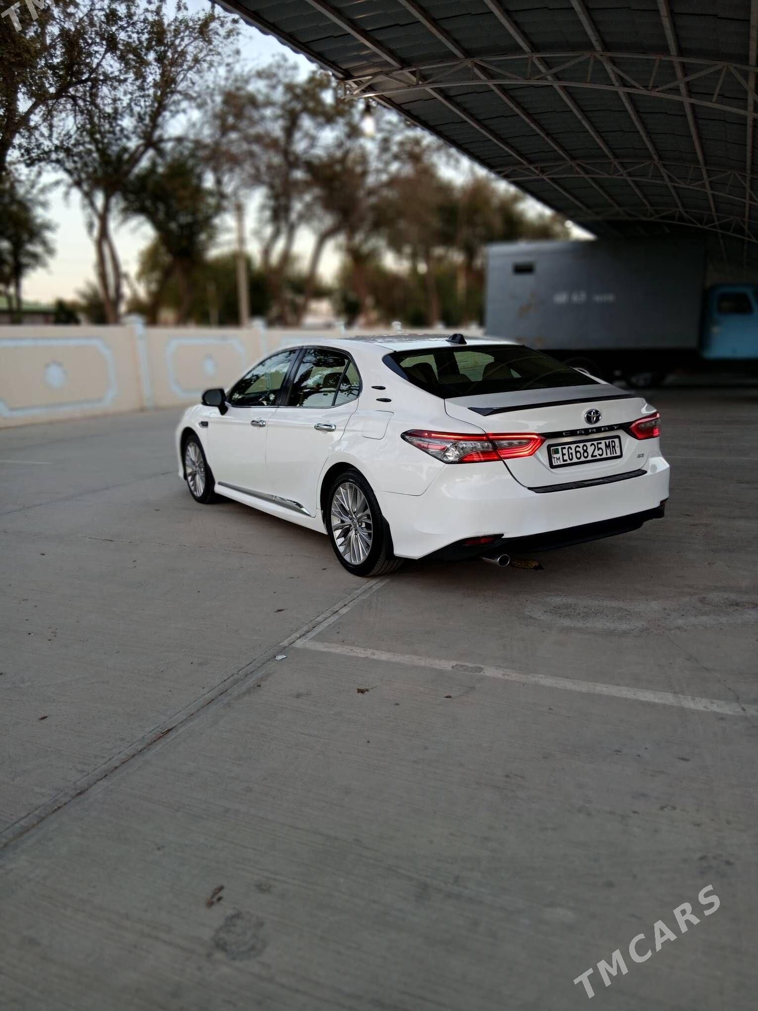 Toyota Camry Hybrid 2018 - 240 000 TMT - Байрамали - img 5