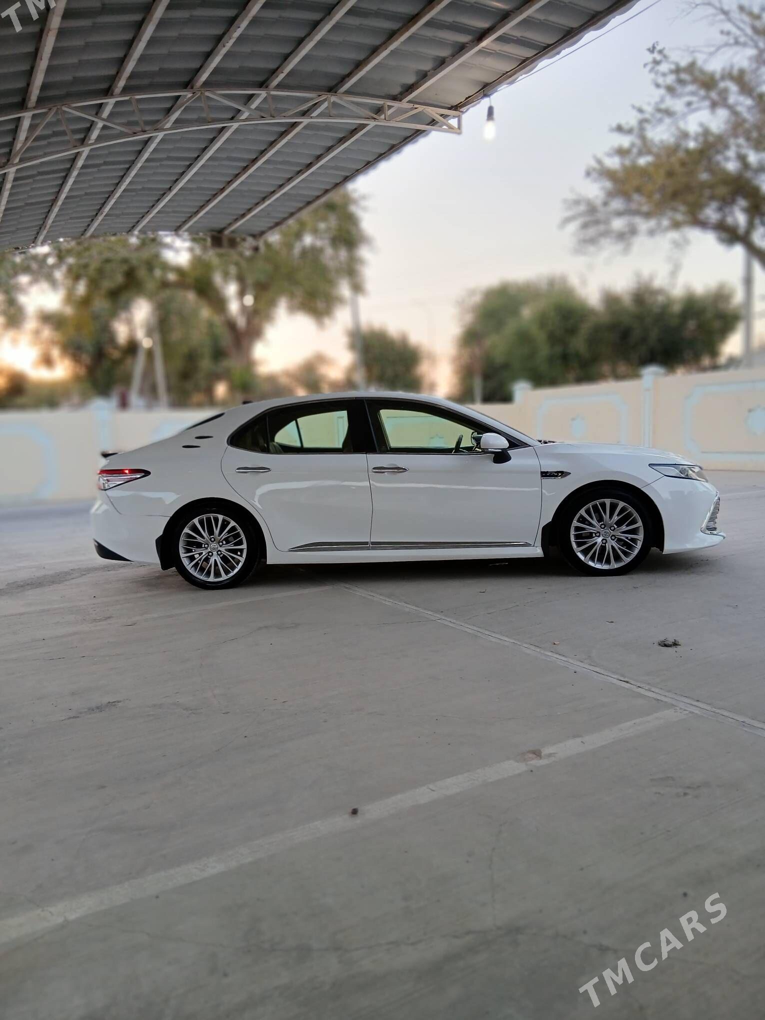 Toyota Camry Hybrid 2018 - 240 000 TMT - Байрамали - img 3