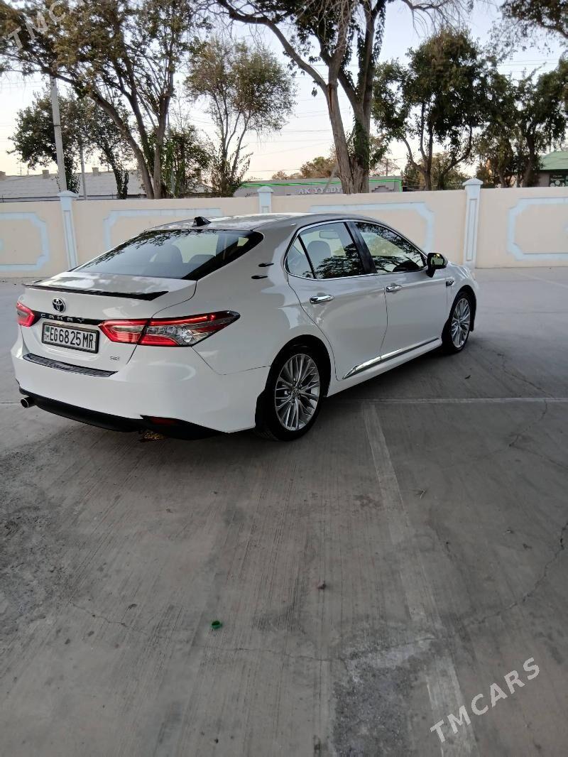 Toyota Camry Hybrid 2018 - 240 000 TMT - Байрамали - img 7