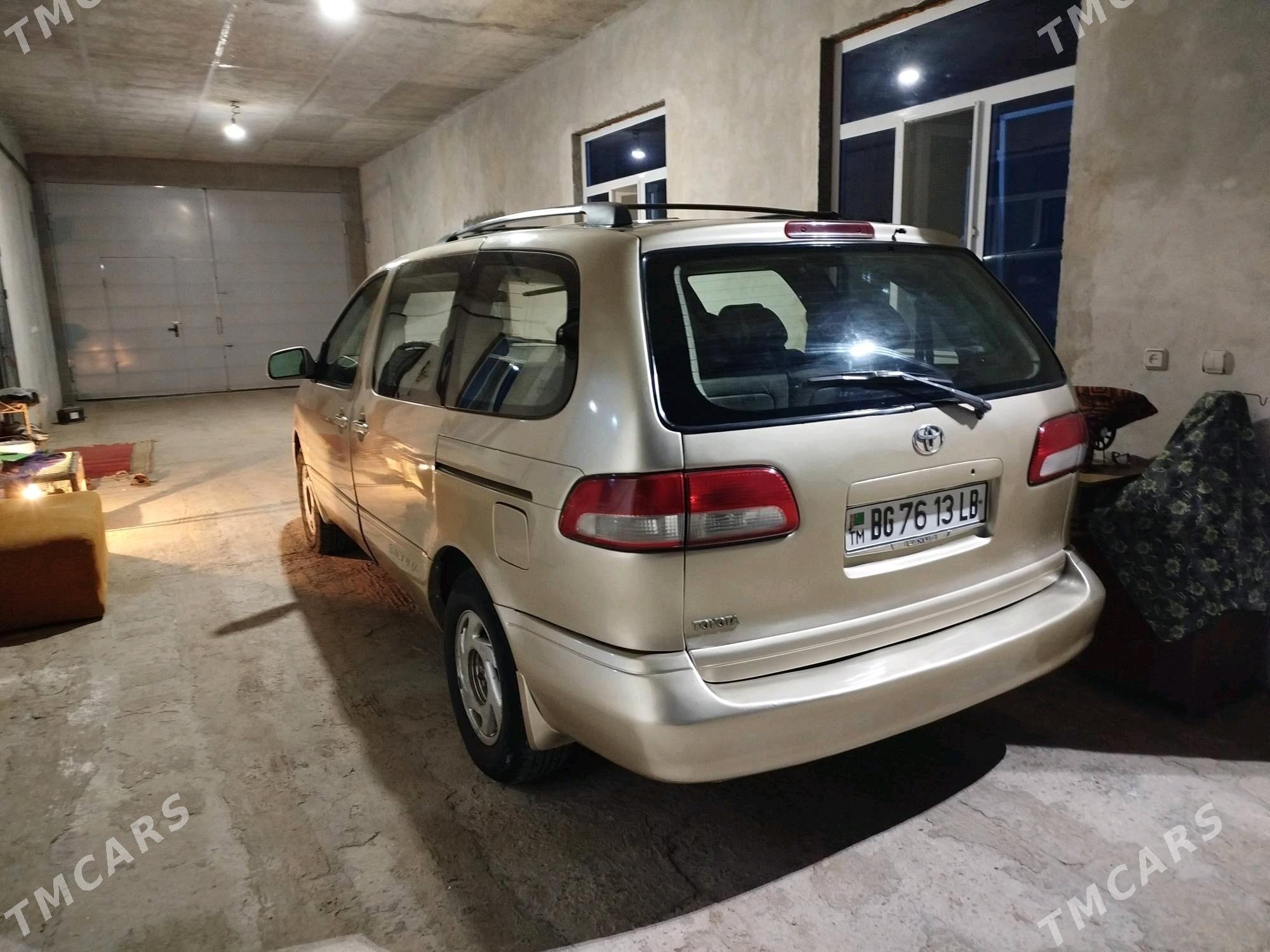 Toyota Sienna 2002 - 155 000 TMT - Туркменабат - img 4