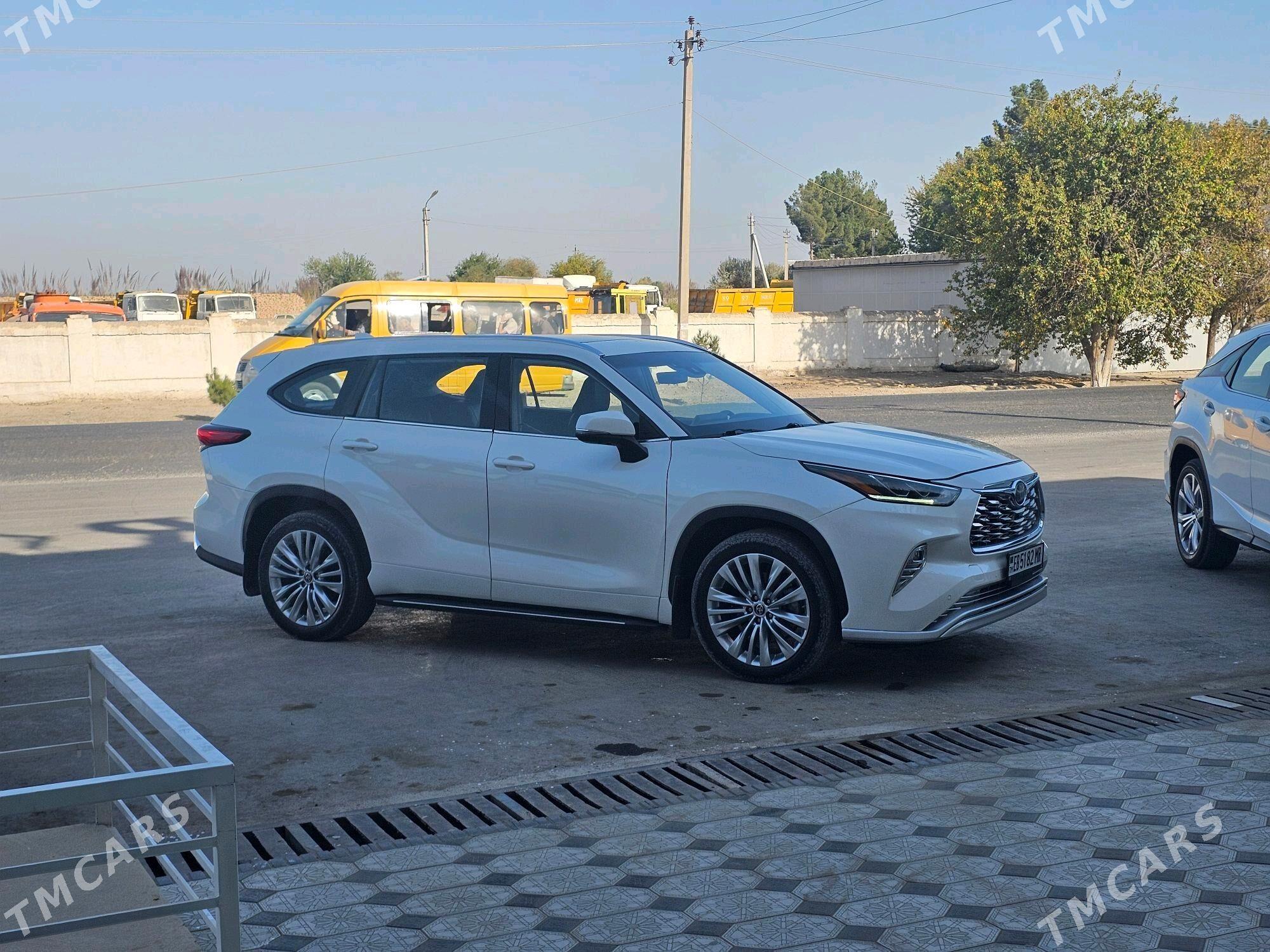 Toyota Highlander 2022 - 520 000 TMT - Мары - img 2