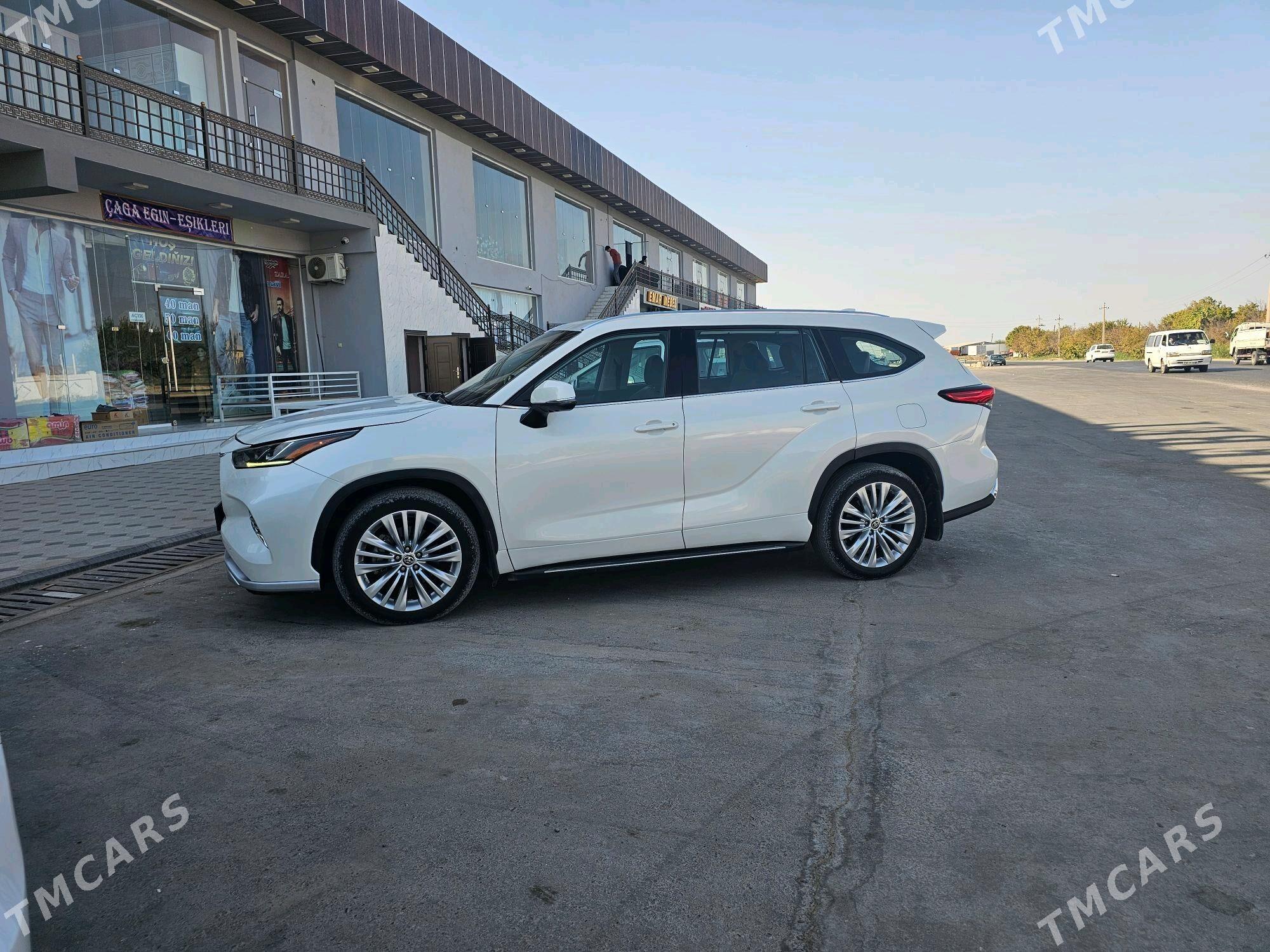 Toyota Highlander 2022 - 520 000 TMT - Мары - img 3