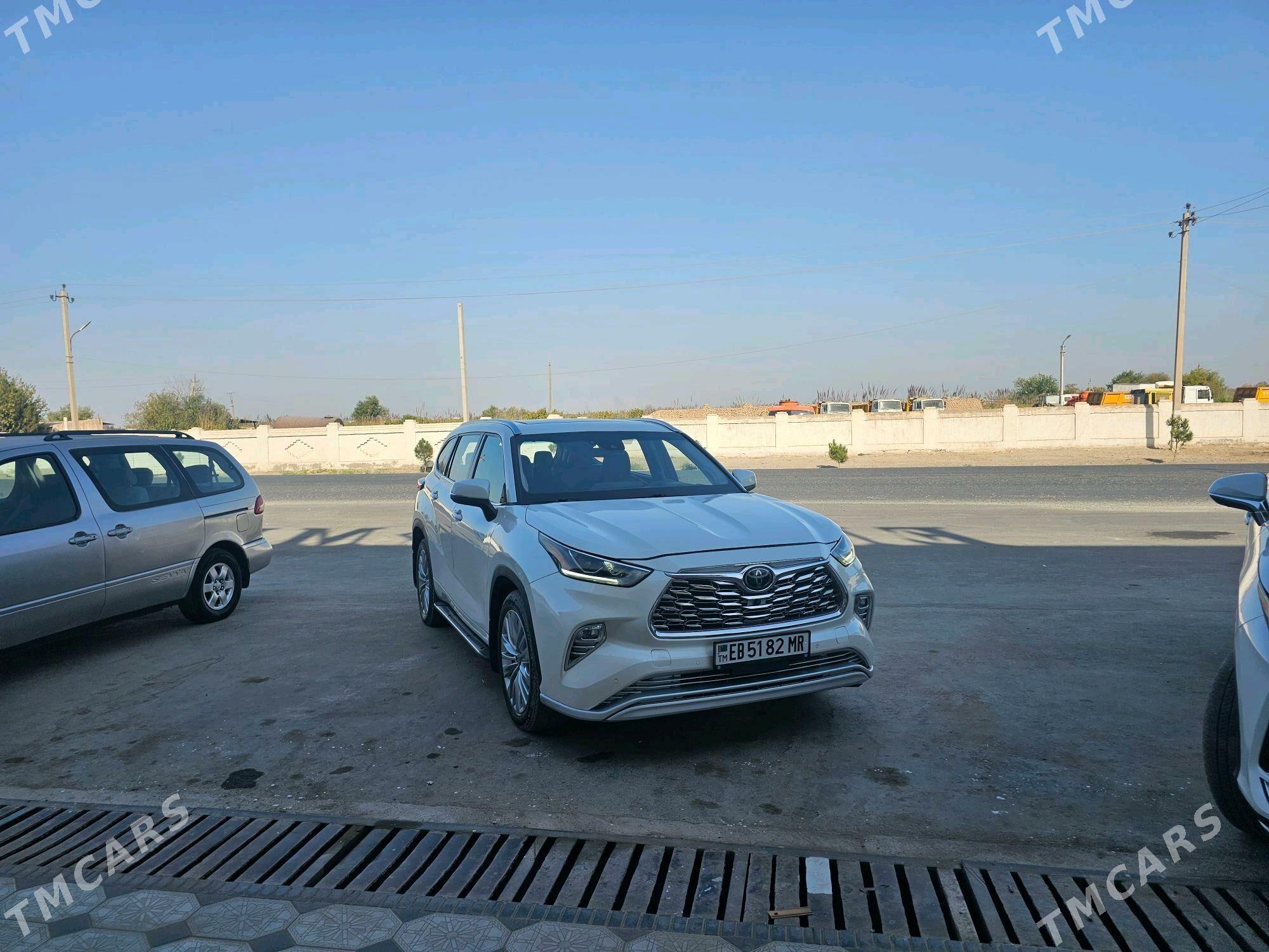 Toyota Highlander 2022 - 520 000 TMT - Мары - img 5