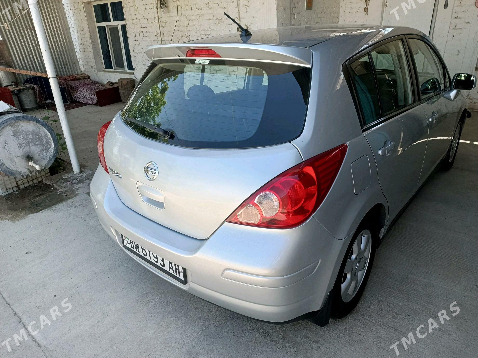 Nissan Versa 2009 - 120 000 TMT - Ак-Бугдайский этрап - img 2