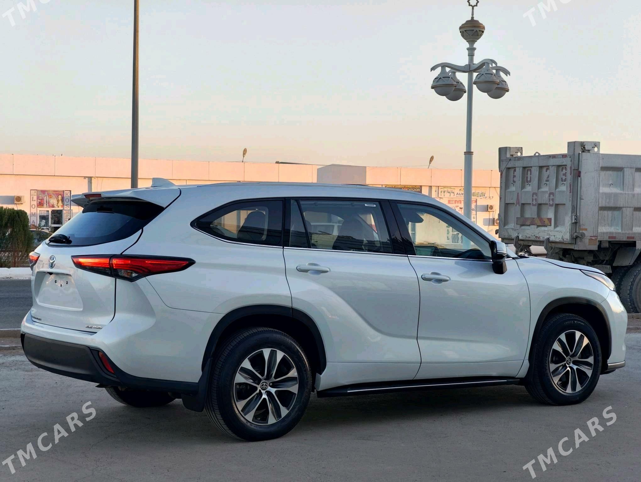 Toyota Highlander 2022 - 520 000 TMT - Aşgabat - img 2