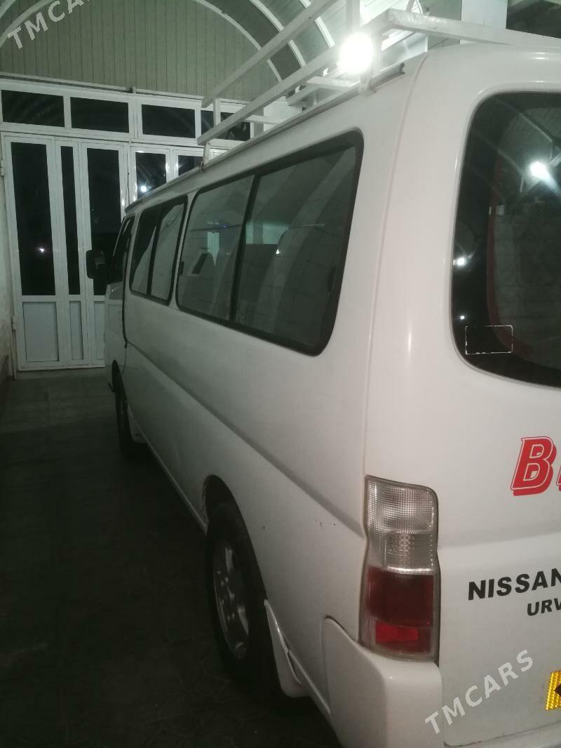 Nissan Urvan 2004 - 135 000 TMT - Мары - img 2
