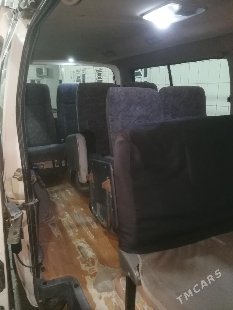 Nissan Urvan 2004 - 135 000 TMT - Мары - img 4