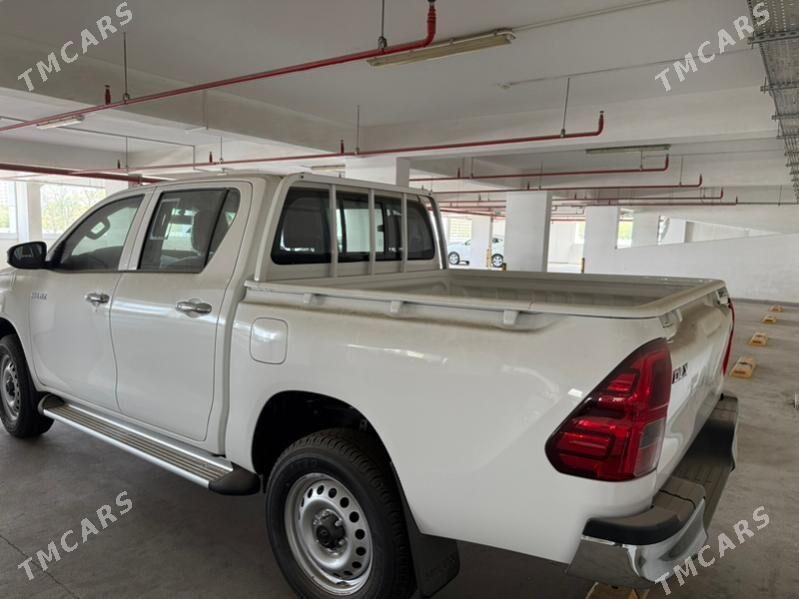 Toyota Hilux 2024 - 592 000 TMT - Aşgabat - img 4