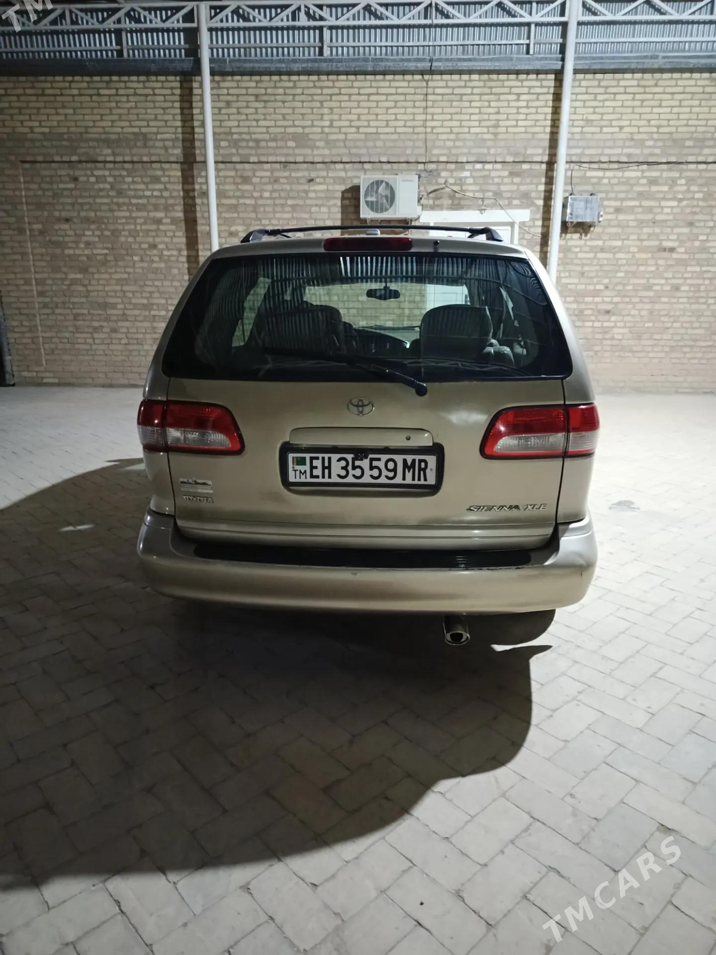Toyota Sienna 2002 - 185 000 TMT - Байрамали - img 4