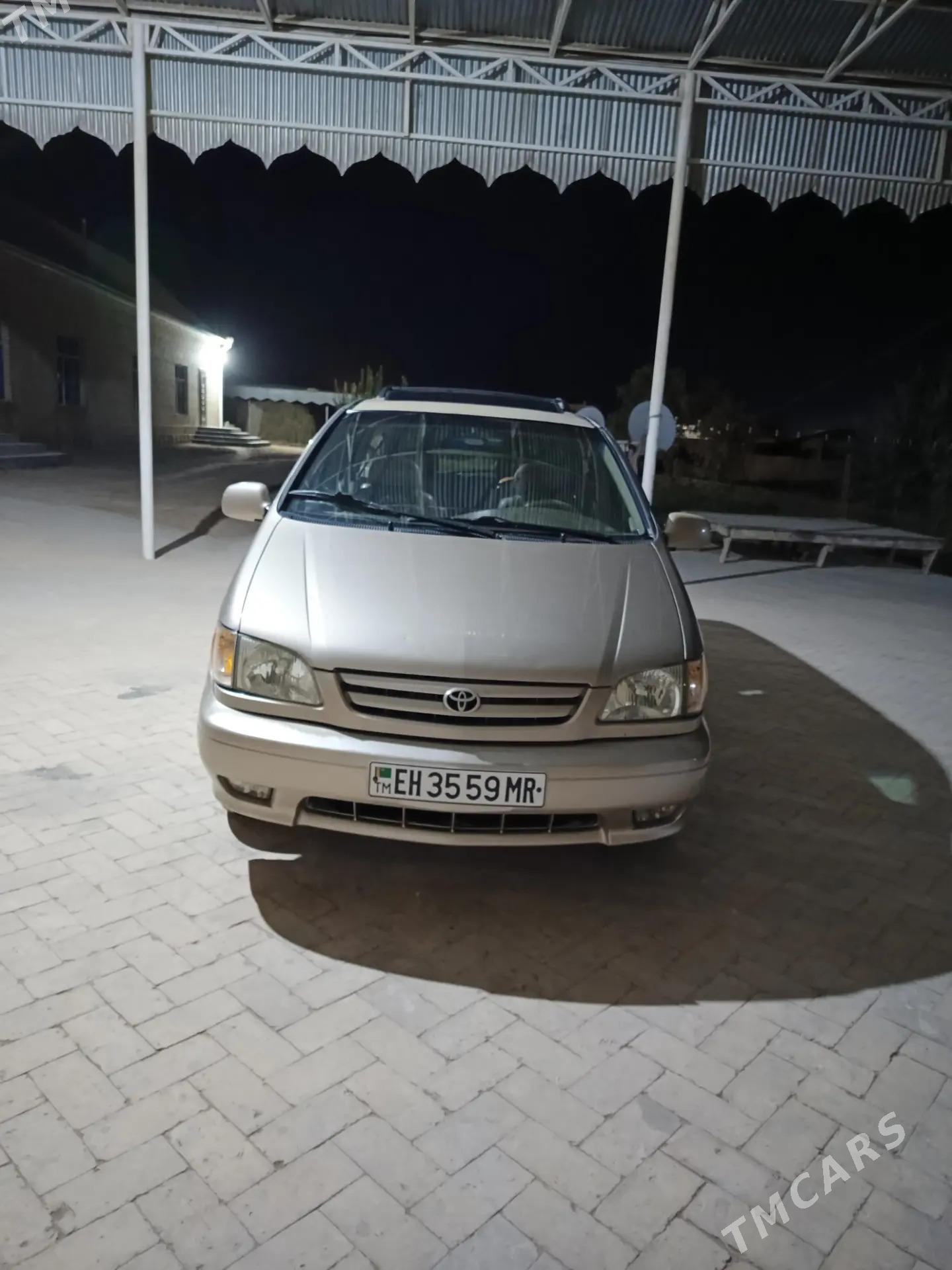 Toyota Sienna 2002 - 185 000 TMT - Байрамали - img 1