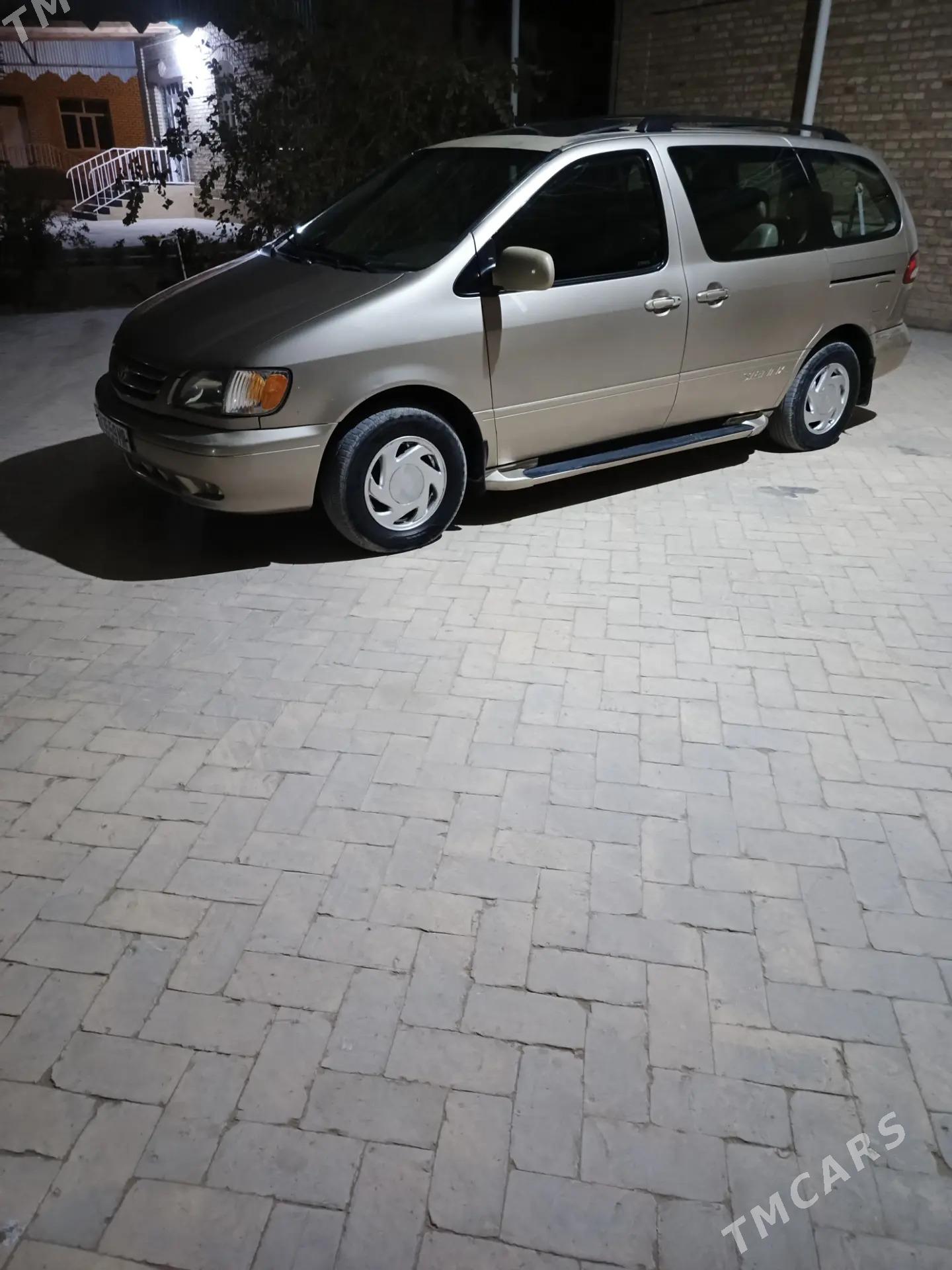 Toyota Sienna 2002 - 185 000 TMT - Байрамали - img 9
