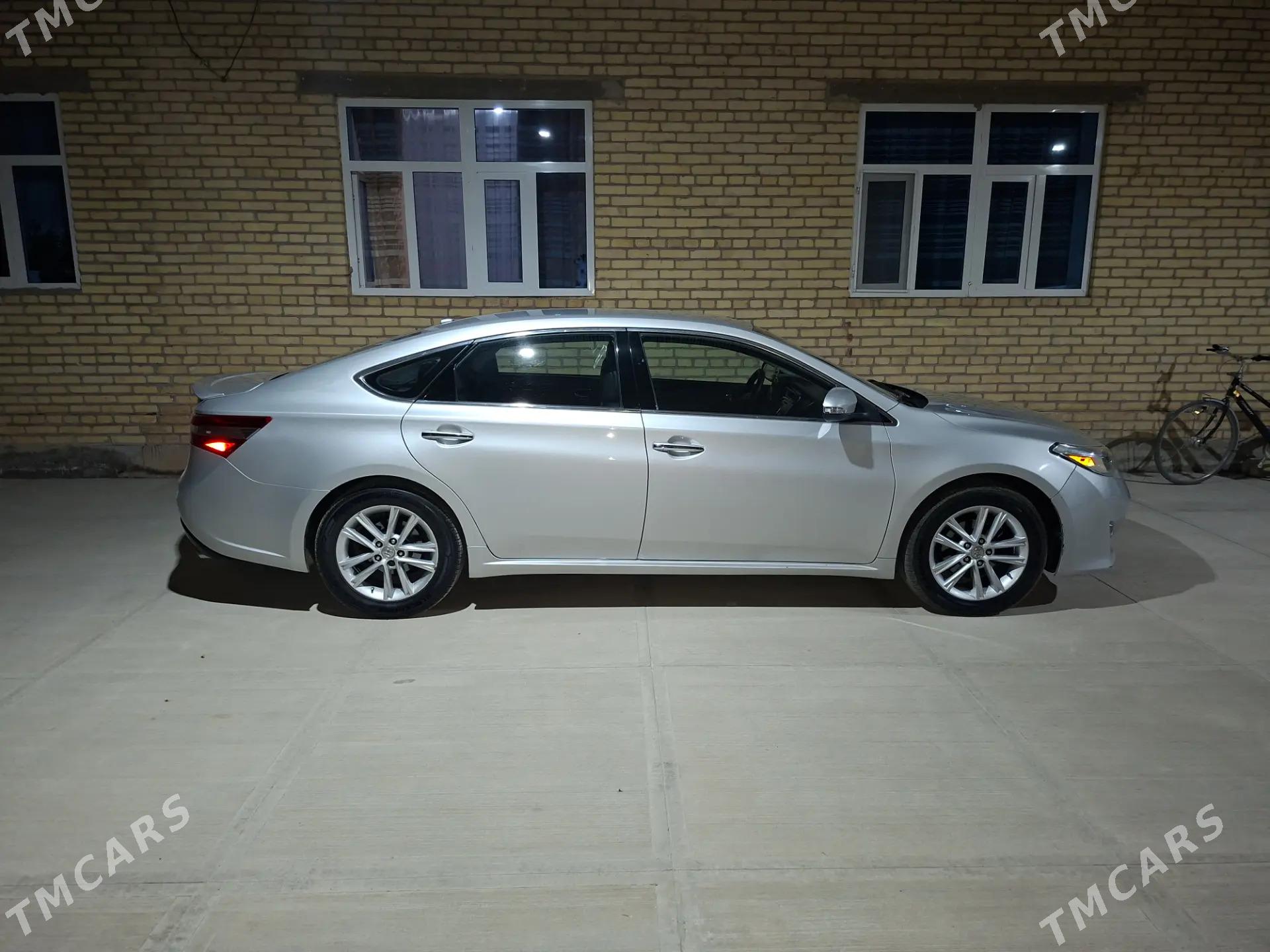 Toyota Avalon 2014 - 330 000 TMT - Саят - img 3