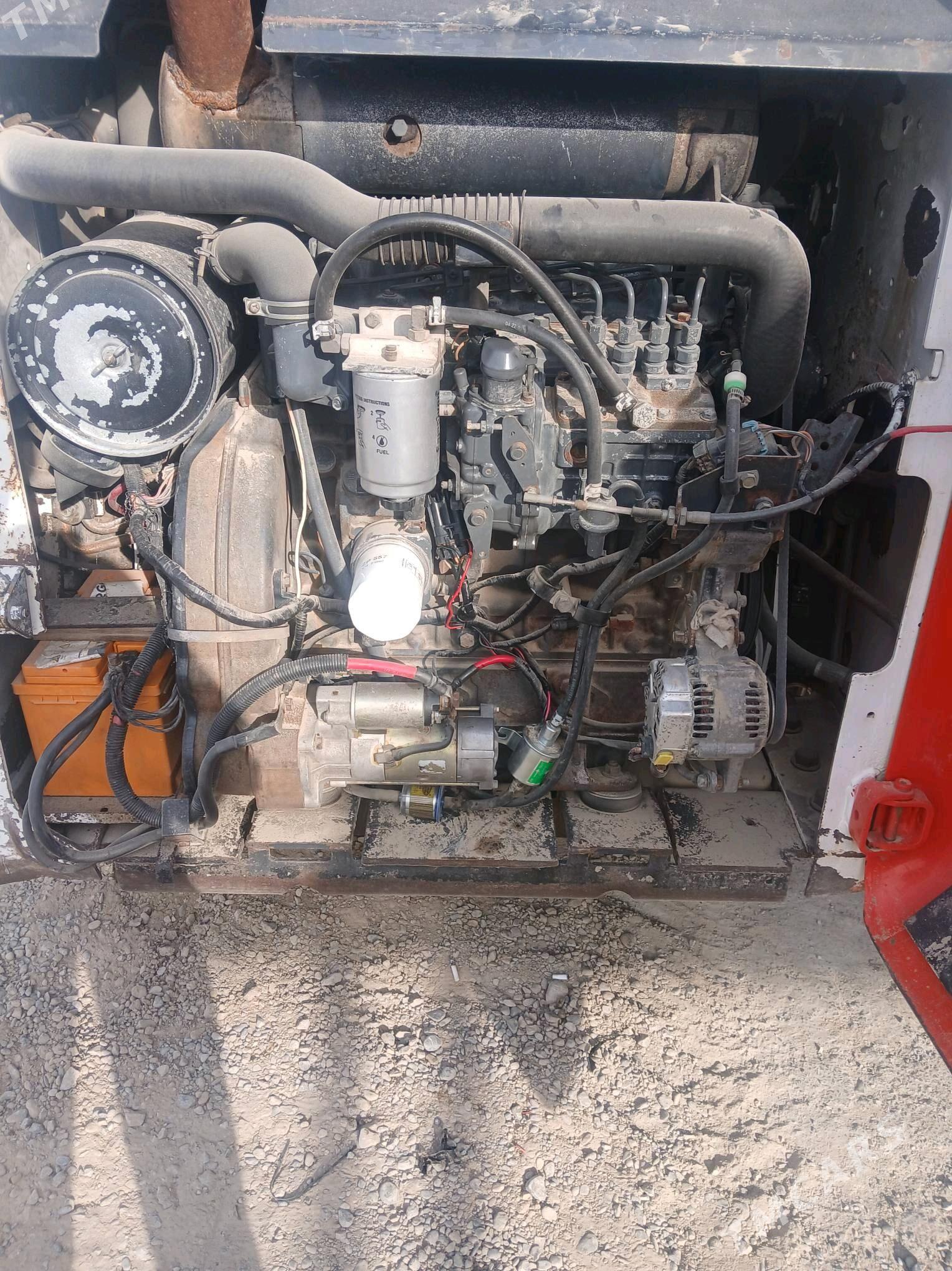 Bobcat S250 2007 - 220 000 TMT - Ýaşlyk - img 3