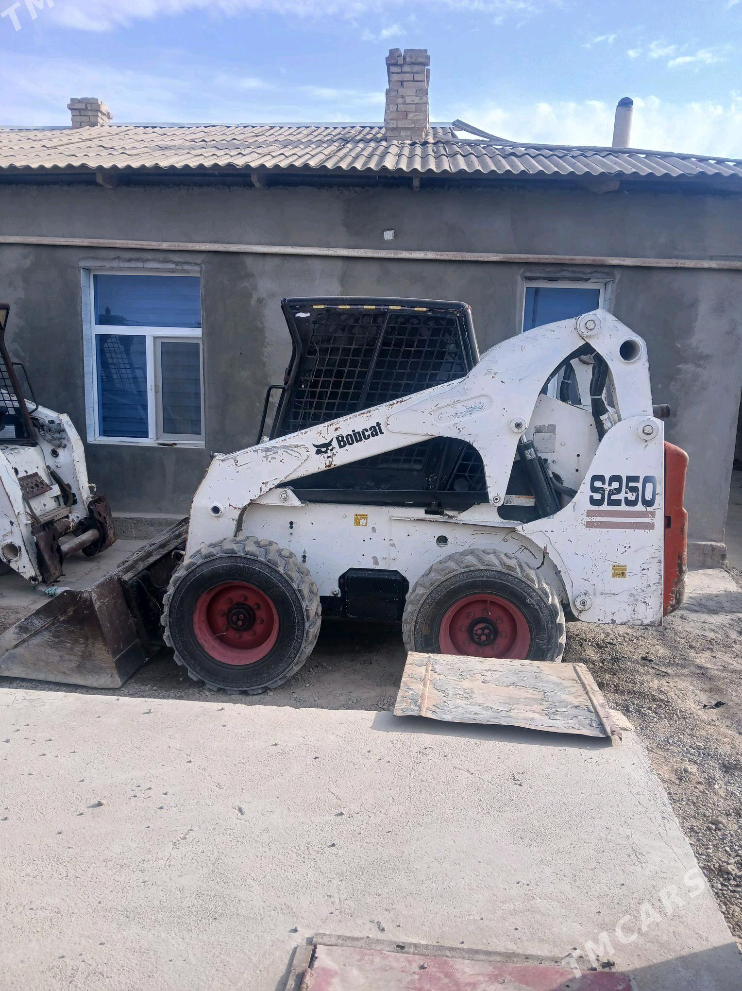 Bobcat S250 2007 - 220 000 TMT - Ýaşlyk - img 6