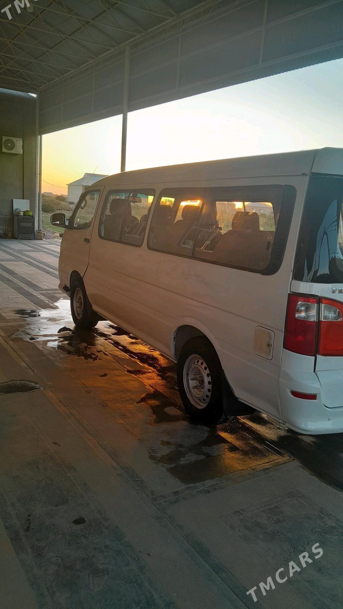 Toyota Hiace 2013 - 140 000 TMT - Векильбазар - img 3