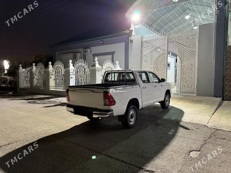Toyota Hilux 2021 - 468 000 TMT - Aşgabat - img 3