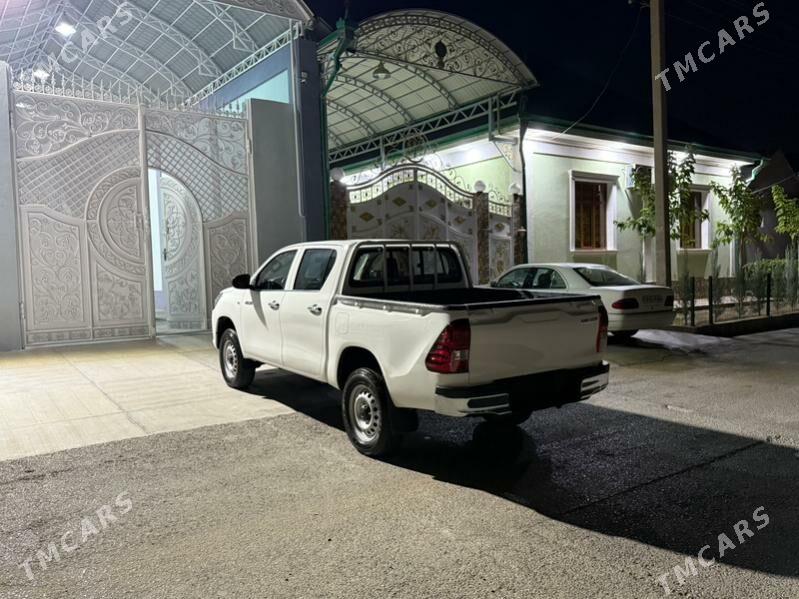 Toyota Hilux 2021 - 468 000 TMT - Aşgabat - img 9