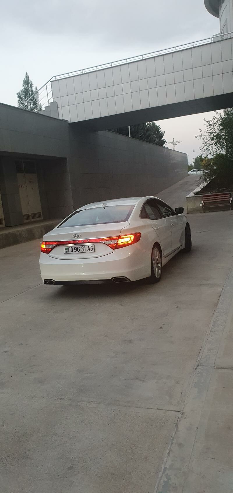 Hyundai Azera 2016 - 240 000 TMT - Büzmeýin - img 7